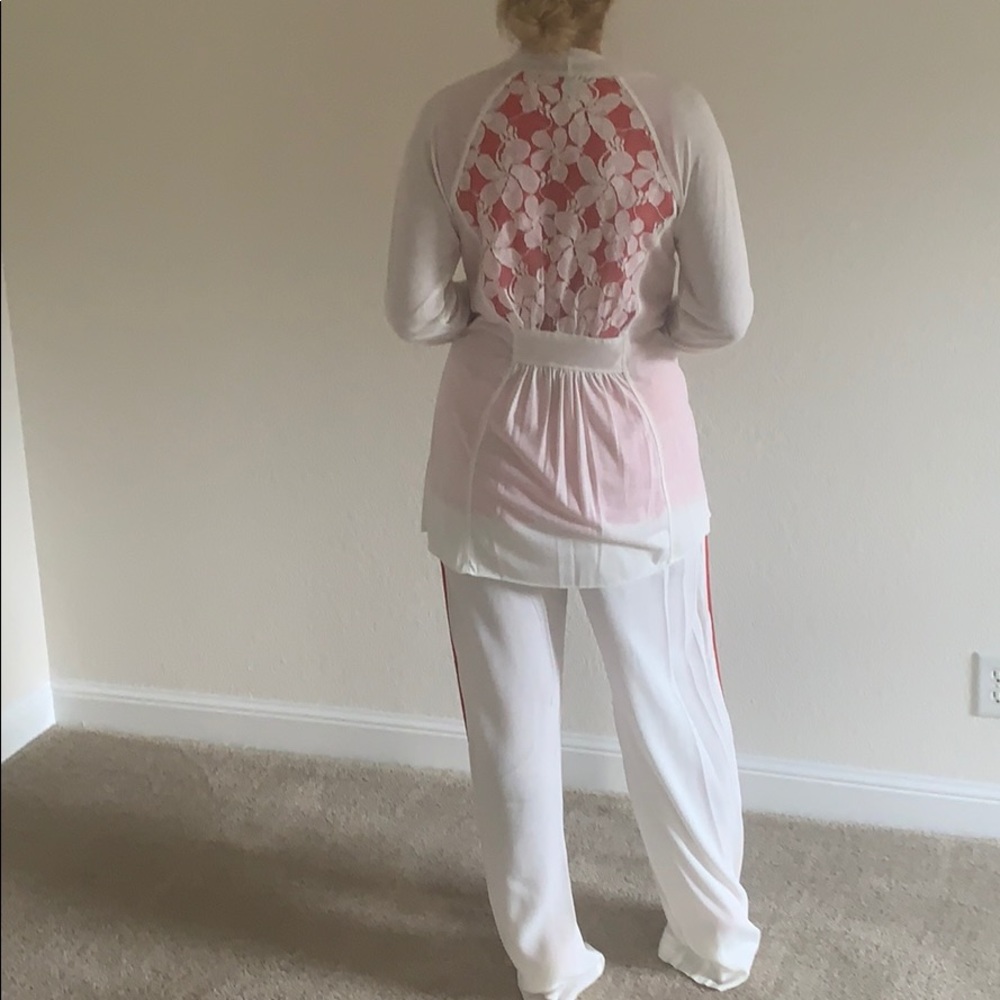 White/Ivory with orange/red trim size 6 - Picture 8 of 16